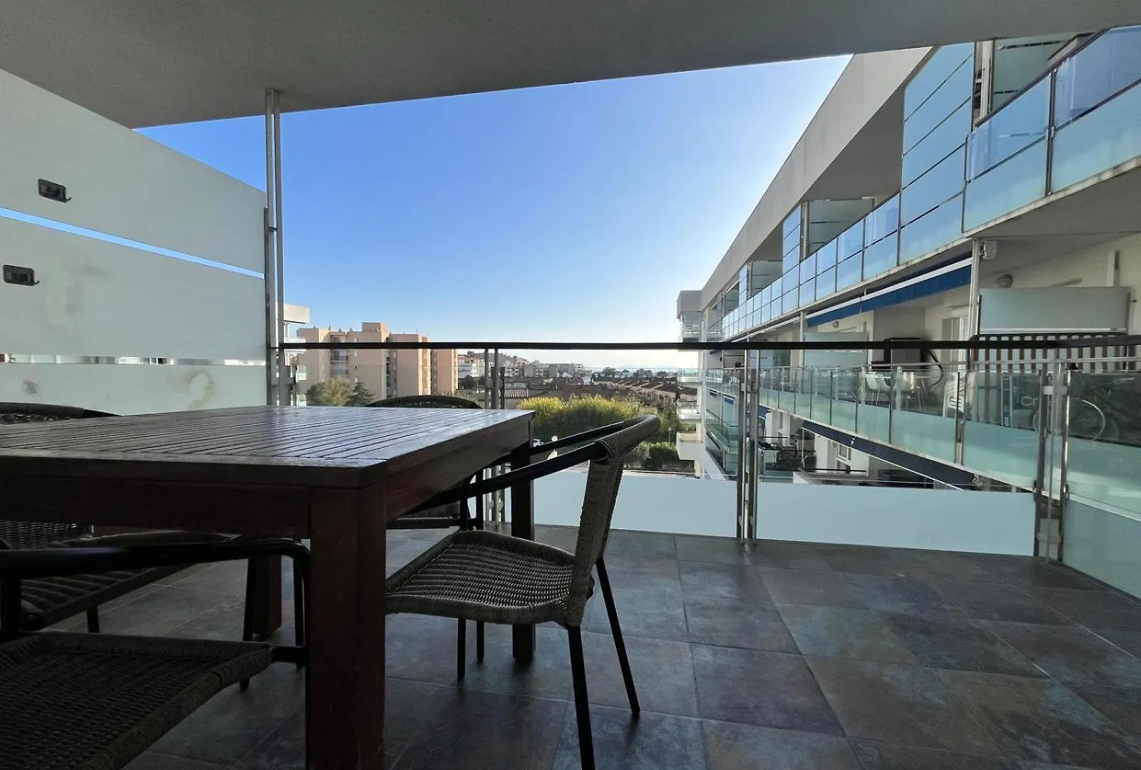Apartamento Con Piscina En Roses Spain