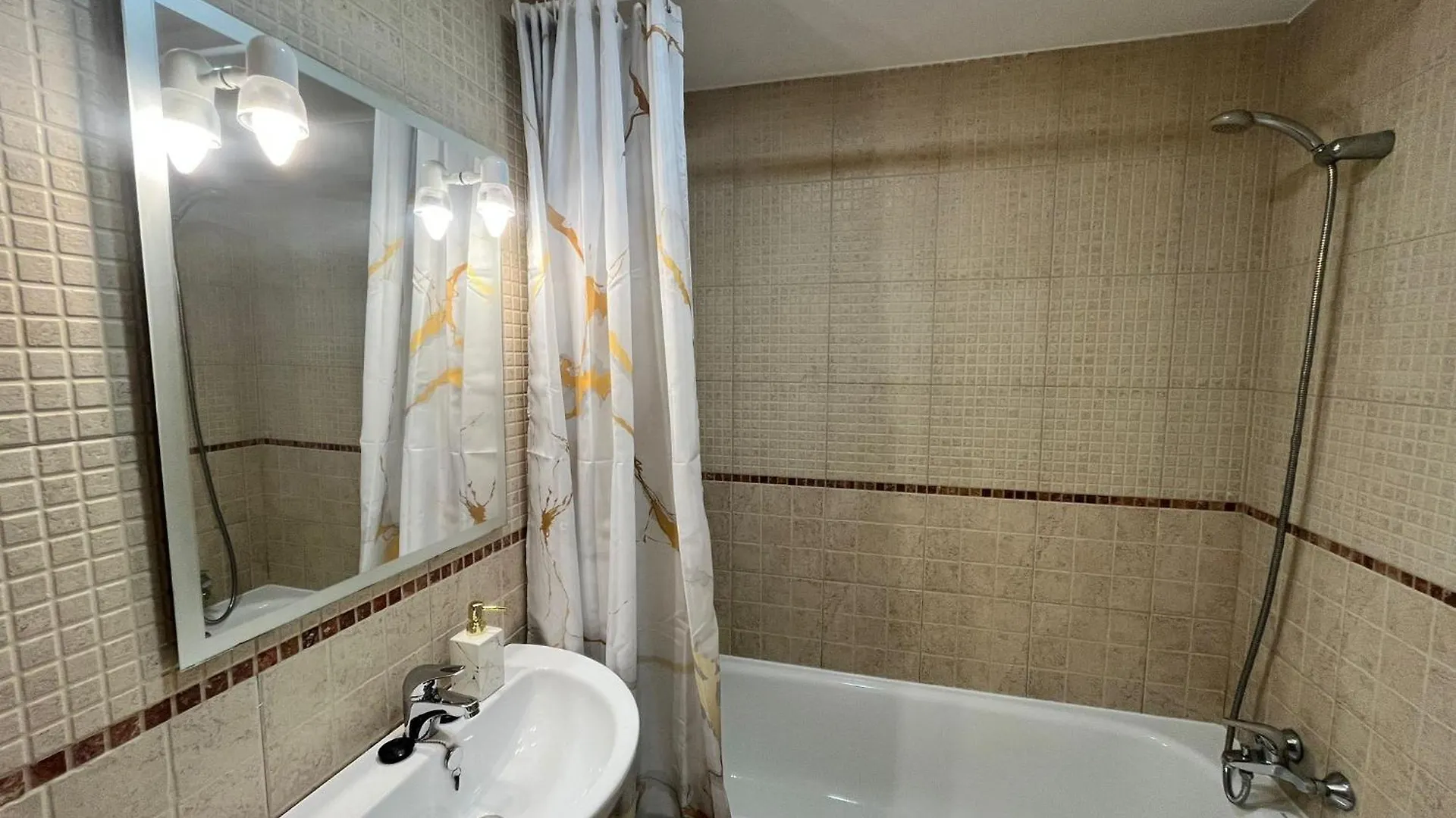 Apartamento Con Piscina En Roses
